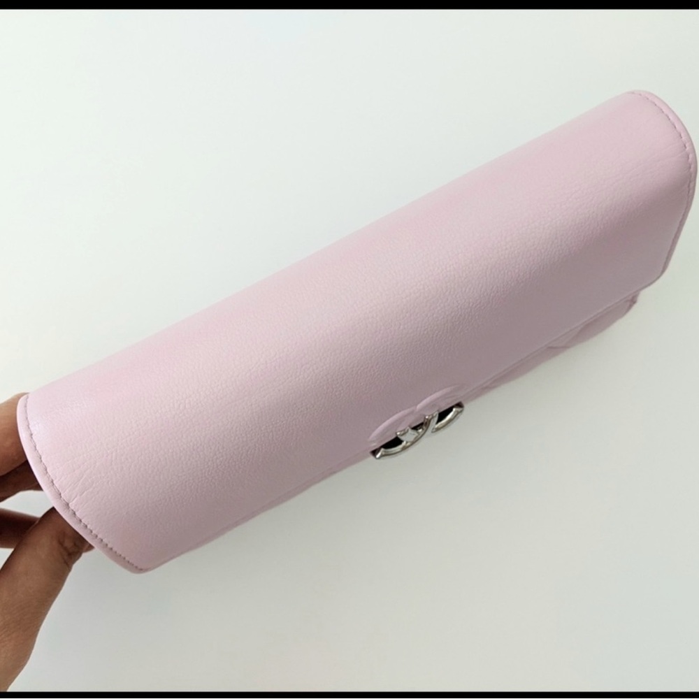 CHANEL Light Pink Quilted Clutch - Picture 7 of 14